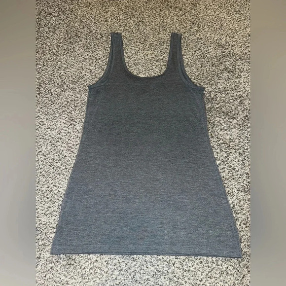 So brand gray tanks - Picture 6 of 7